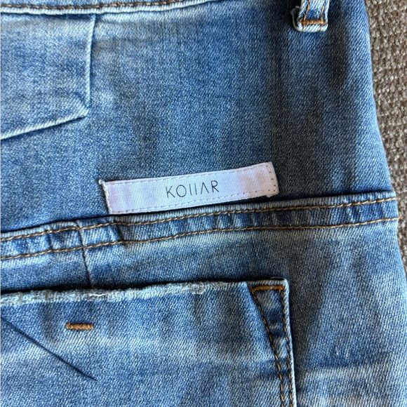 Kollar "knee-blown-out" jeans. - Picture 3 of 11